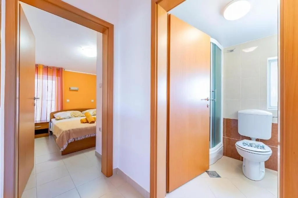 Apartments With A Parking Space Baska, Krk - 22411  Baska (Krk)